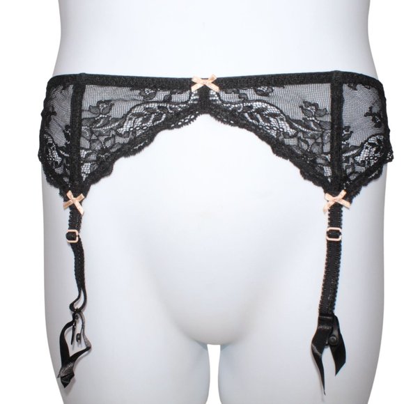 Gilligan & O'Malley Other - Gilligan & O'Malley Womens Size Large Black Lace Garter Belt Hook & Eye Closure